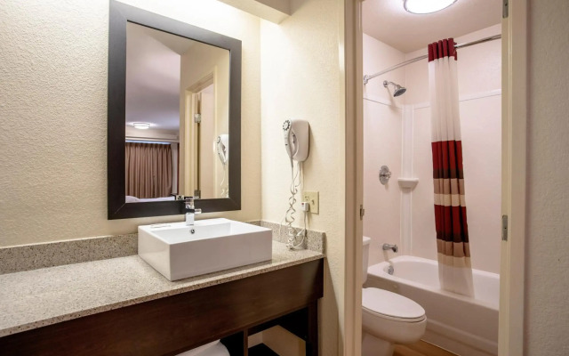 Red Roof Inn PLUS+ St Louis - Forest Park/ Hampton Ave
