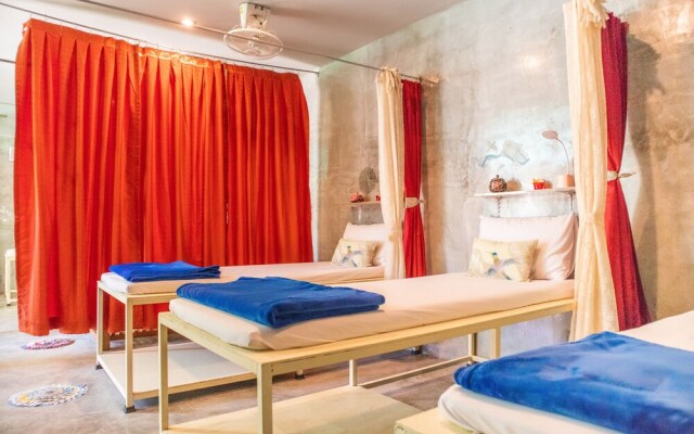 OYO 617 Tira Hostel chalong Phuket