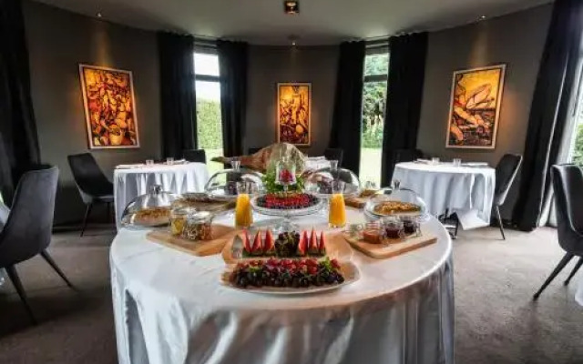 Dam Boutique Hotel And Restaurant