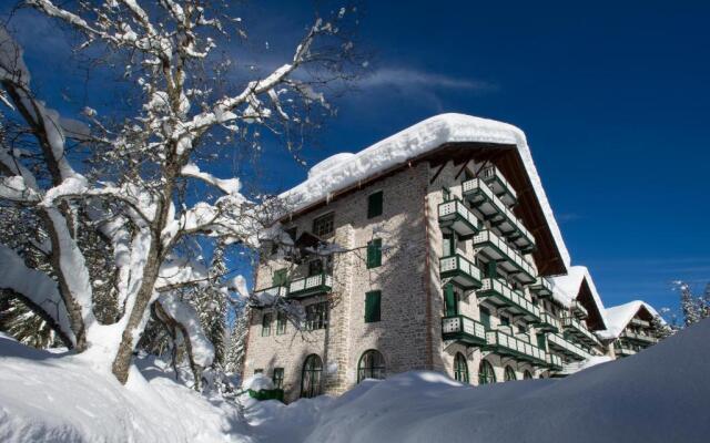 Hotel Lago di Braies