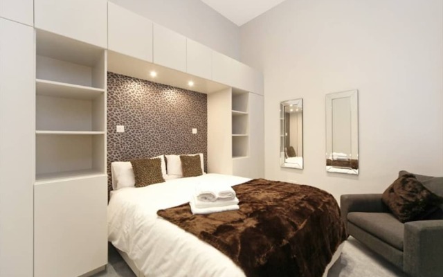 Modern 2 Bedroom Kensington Home