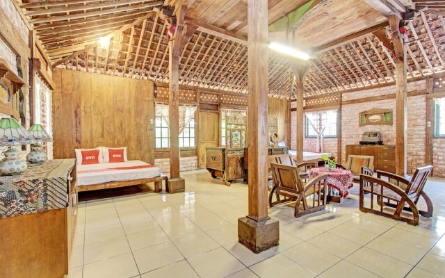 OYO Homes 93598 Omah Baturan Syariah