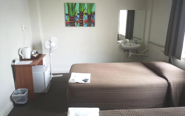 Kiwi International Hotel