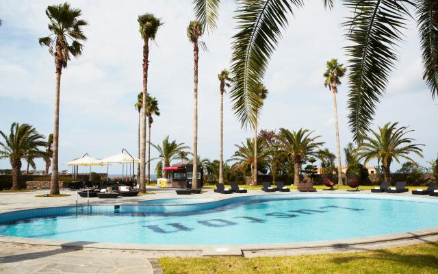 Luston Villa & Hotel