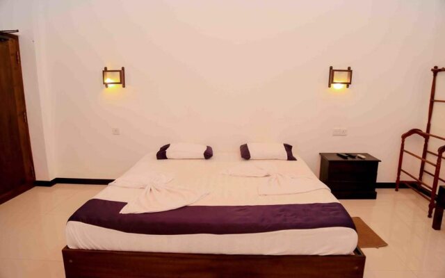 Gayana Hotel