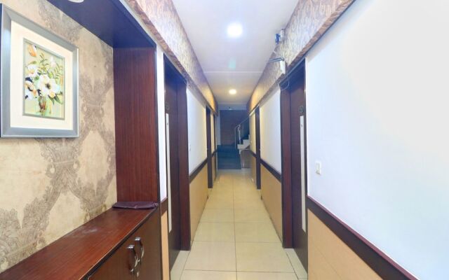 OYO 19392 Hotel Lexis