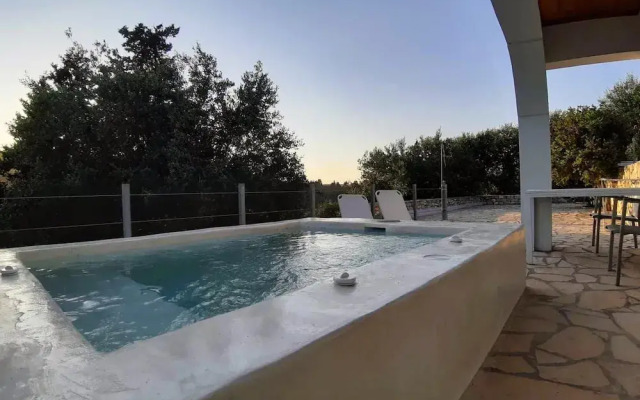 Kirki s Cozy Getaway - Paxoi Getaway w Jacuzzi