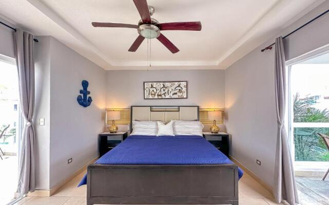 Incredible 3 BR Penthouse w BBQ Jacuzzi