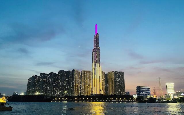 Bluesky Landmark 81 Paradise Vacation