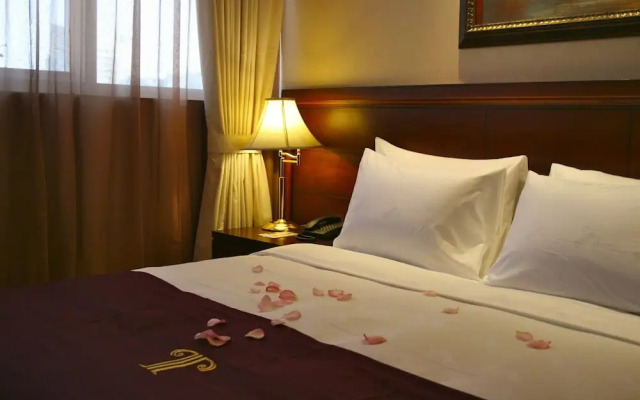 Trianon Royal Hotel