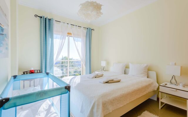 Sea view Apartment with sunbathing Terrace & 2 Swimming pools