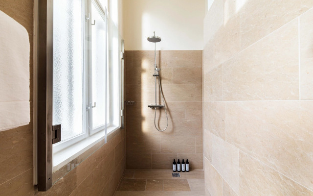 Zola Hotel - Palais de Bohème