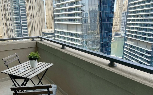Al Majara Tower 1 by Guestready