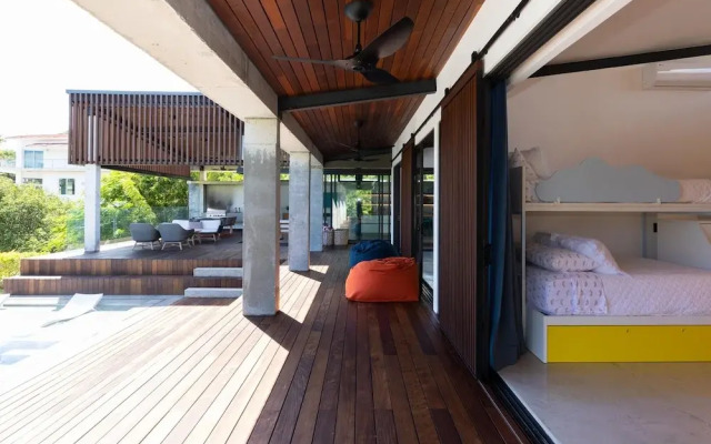 Villa Futura by Acomodo