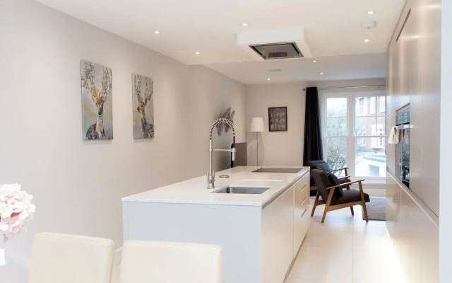 Stunning Central Windsor Town House