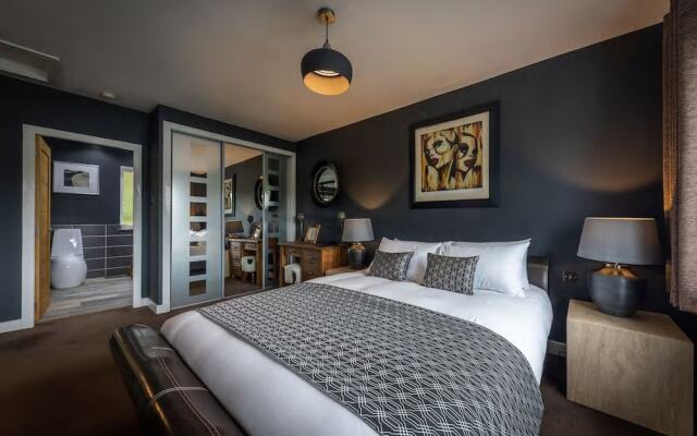Storr Apartments