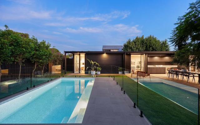 Midnight Sands Luxe Beachside Designer With Pool