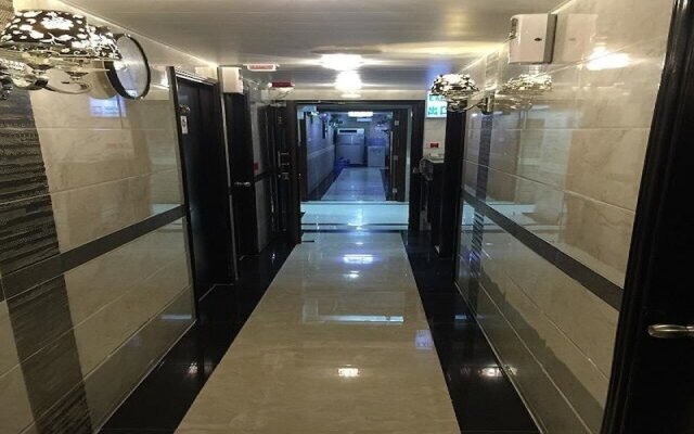 Rich Hotel