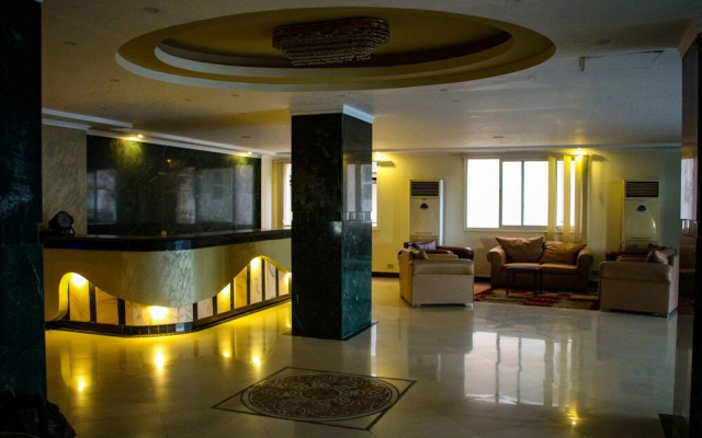 Boulevard Apartment Hotel