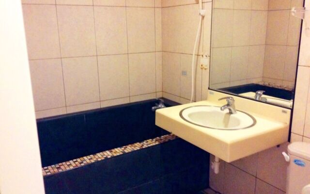 Ming Lu Holiday Hotel