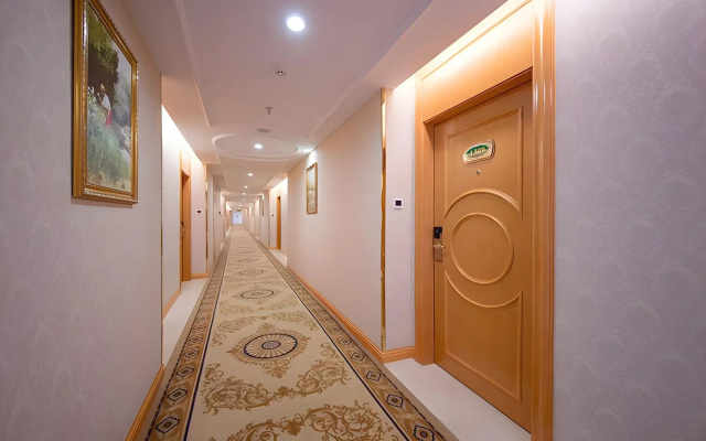 Vienna International Hotel (Wuhan East Railway Station Huanglongshan Metro Station)
