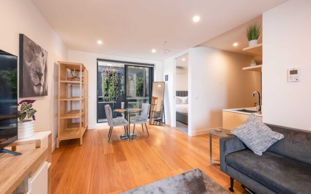 Modern 1 Bedroom Apartment in Brunswick East Near CBD
