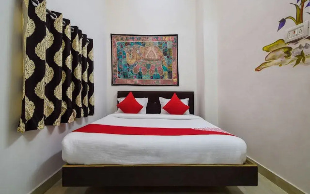 OYO 10682 Hotel Blue Lotus