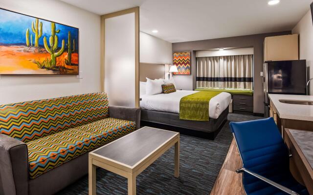 La Quinta Inn & Suites by Wyndham Tulsa Downtown/Route 66