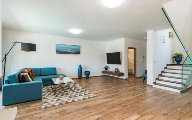 Charming villa Roma with private pool near Pula