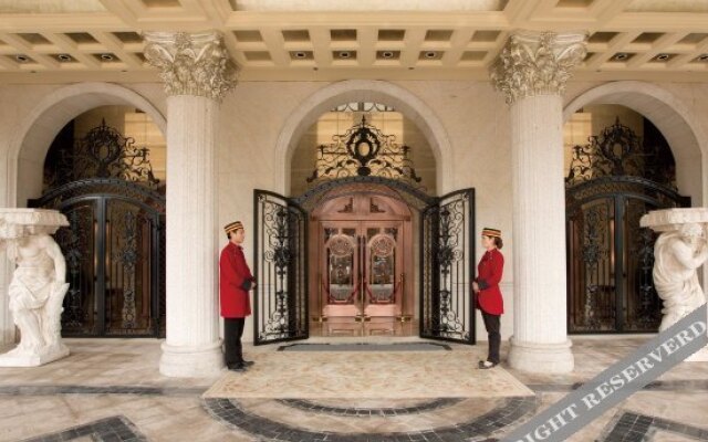 Versailles Hotel