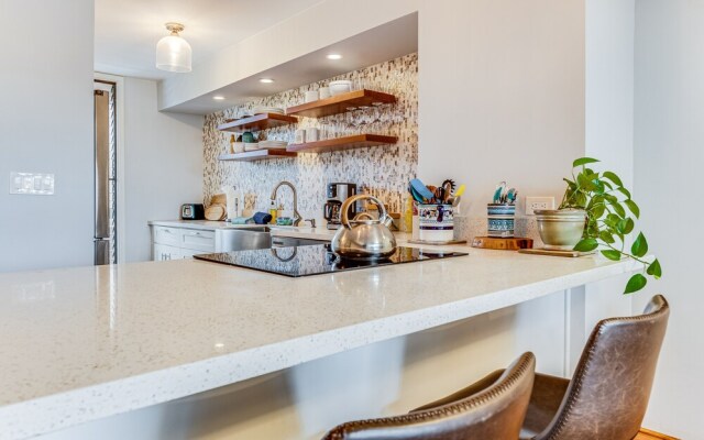 Hale O Kalani 2 Bedroom Condo by RedAwning