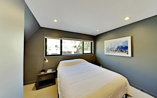 Beautifully remodeled 3 Bedroom Condo
