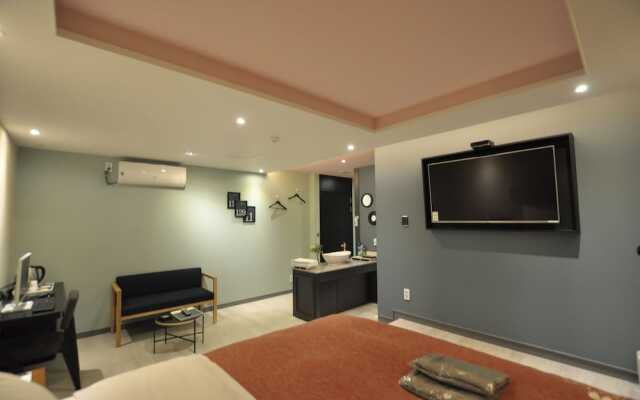 French Code Hotel Seomyeon Bumcheon