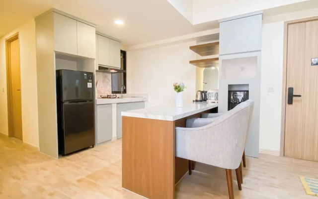 Modern Look And Restful 3Br At Meikarta Apartment