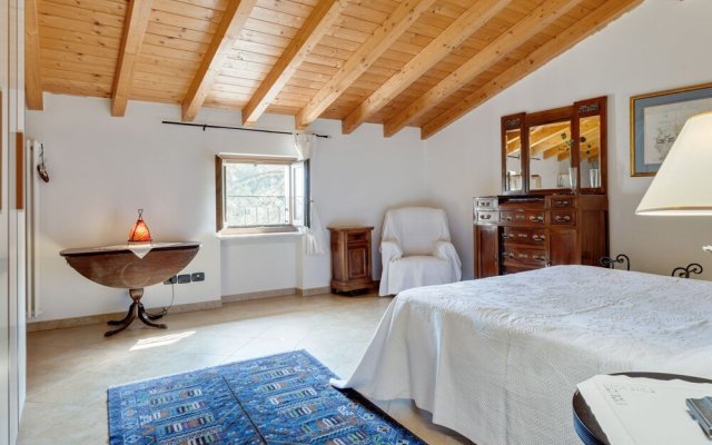 An Attractive Residence on the Verona Side of Lake Garda