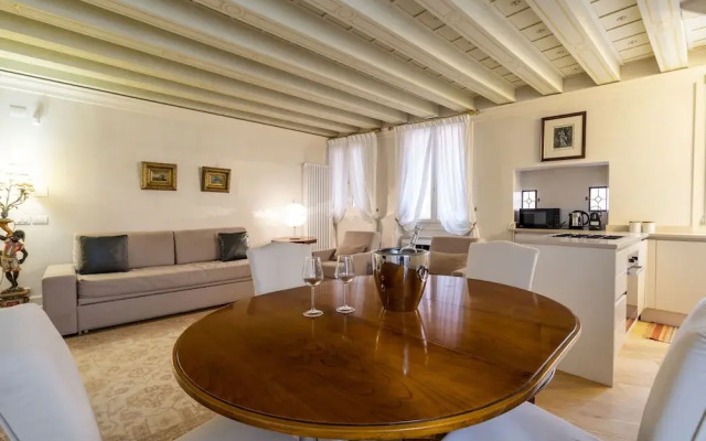 Gondola Luxury Apartment by Wonderful Italy