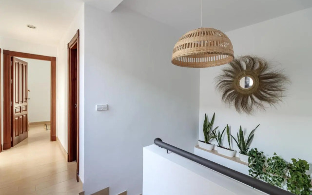 Beautiful Duplex-City Center. Parking by the house