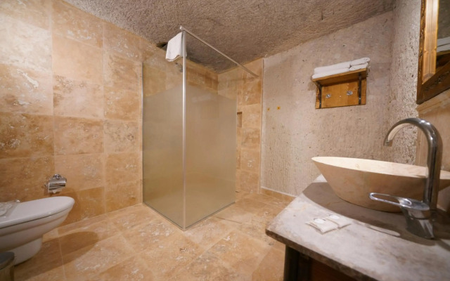 Elite Cave Suites