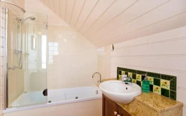 Apollo Bay Guest House