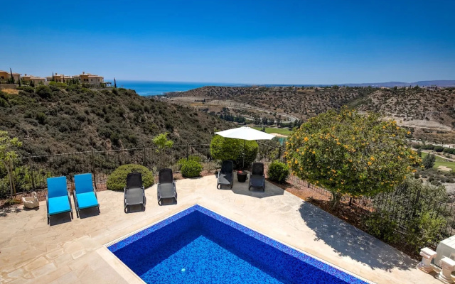 Stunning 3 bedroom villa 'BZ01' with private pool, stunning views, communal pool and resort facilities, Zephyros Village on Aphrodite Hills Re