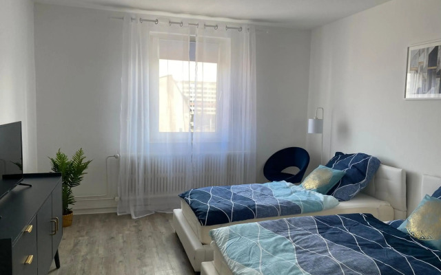 Blaue Insel neben Hbf-Duisburg