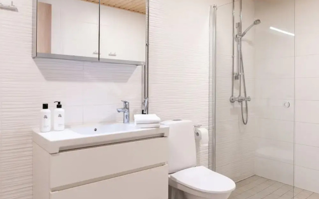 Spacious 1br with parking on the street