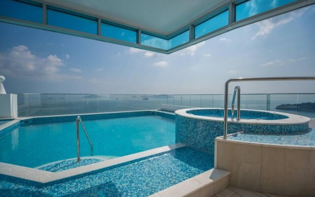 08A Stunning Rooftop Pool 360 Views of Sea & Canal