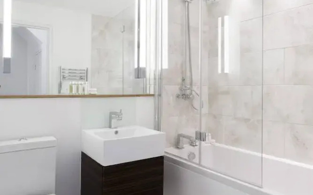Gironde Road by Onefinestay