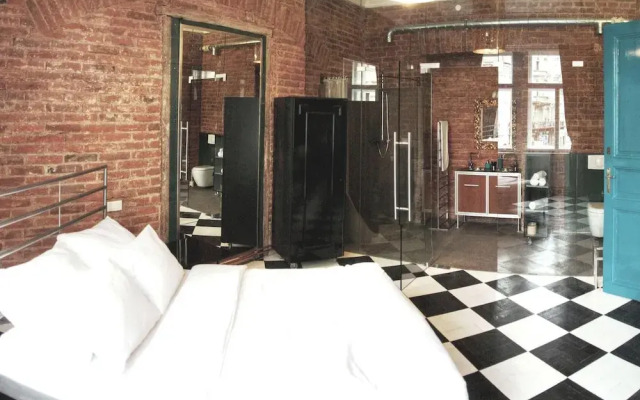Old Town Square, 2 Bathrooms, Unique Design