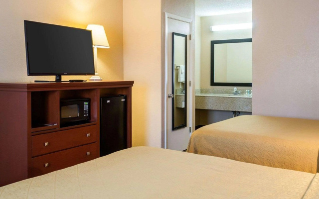 Quality Inn Louisville MS