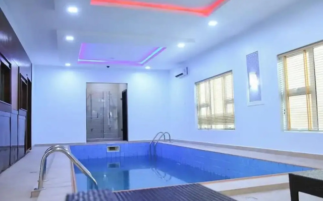 G- throne Hotel and Suites