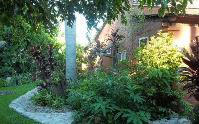 El Jardin Colonial