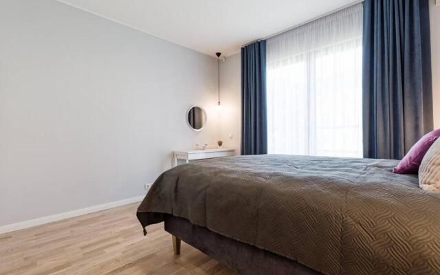 Central apartments, Quiet with Free Parking and AC.