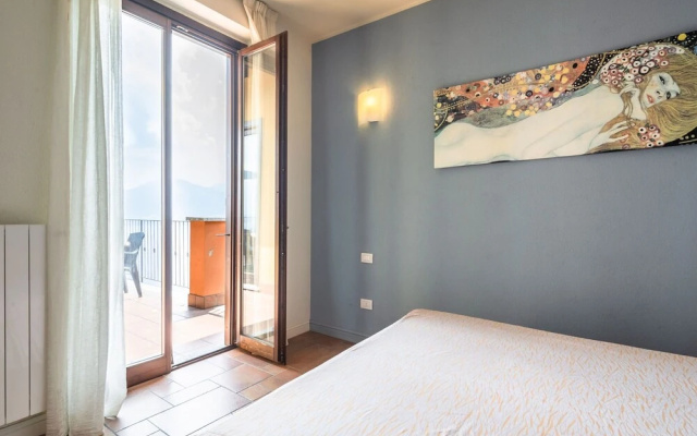Modern Apartment in Oggebbio Italy With Swimming Pool